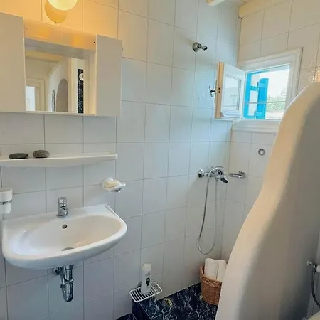 Trendy 2 Bd House W Balcony Close To Feriehus